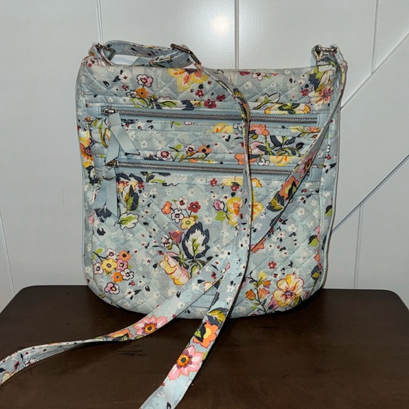 Vera Bradley light blue flower pattern triple zip crossbody purse - Picture 3 of 17